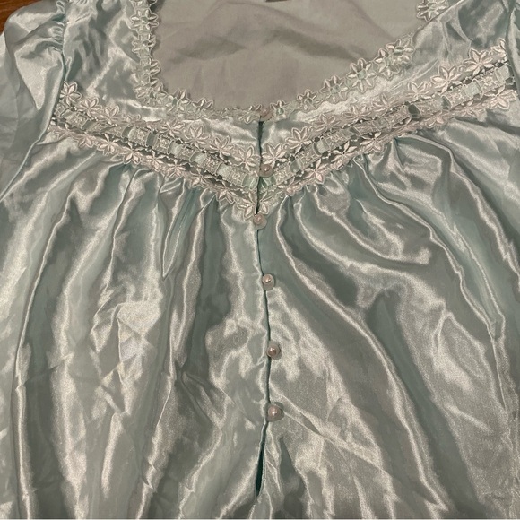 Vintage fundamentals baby blue sarin long sleeve nightgown with lace and ruffled - Picture 5 of 5